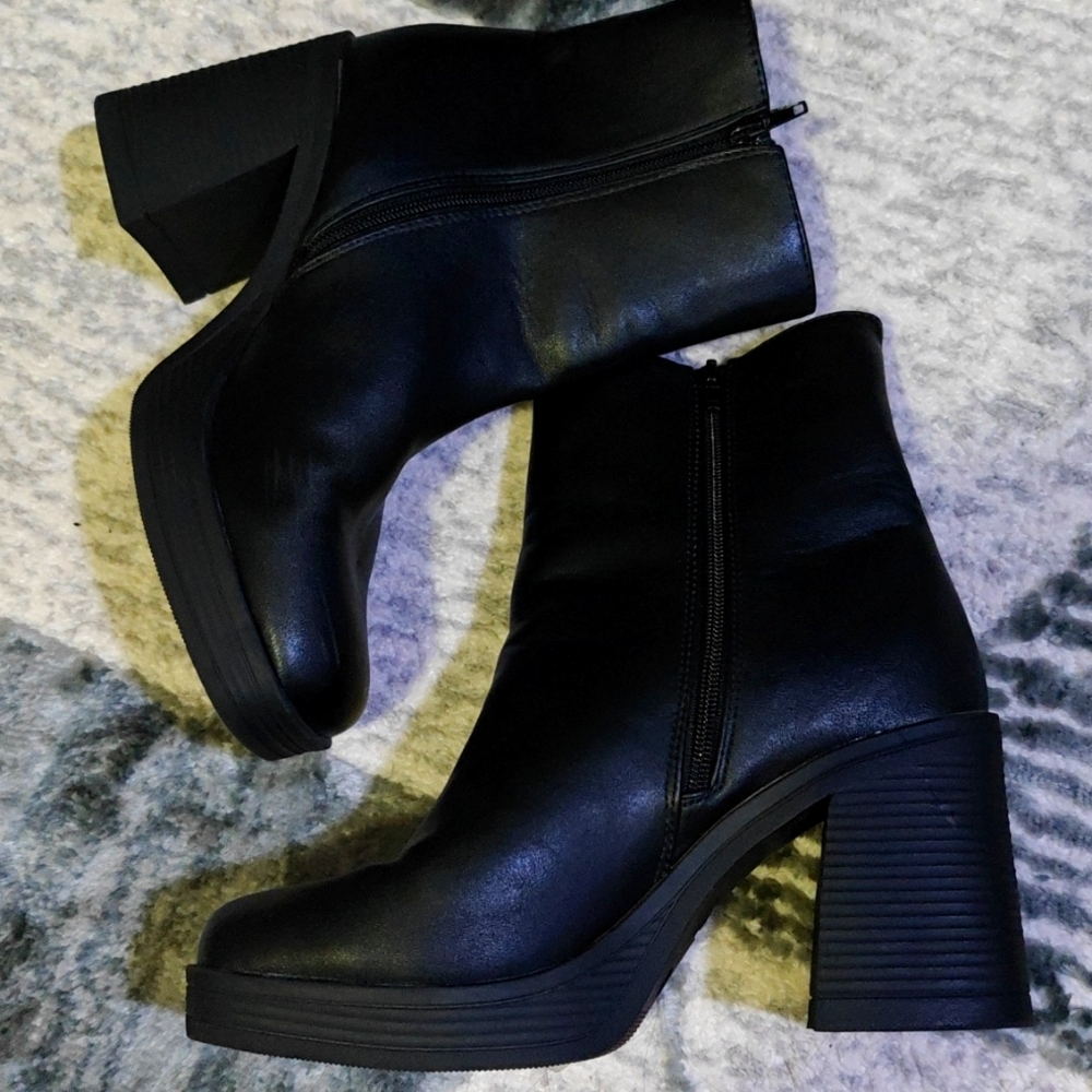 Fake leather boots